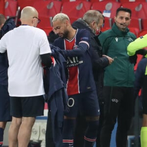 Neymar e mais jogadores do PSG deixaram partida após episódio de racismo contra integrantes do Istanbul Basaksehir