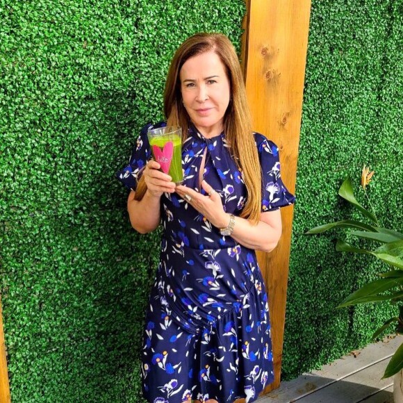 Zilu faz massagem que promete mudar corpo em 3 semanas