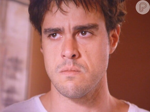 Enrico (Joaquim Lopes) fica arrasado ao ver a ex-noiva beijar Vicente (rafael Cardoso), em 'Império'