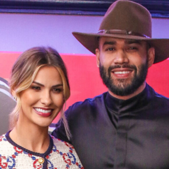 Gusttavo Lima afirmou estar feliz com fase solteira e ex-mulher, Andressa Suita, curtiu post da entrevista