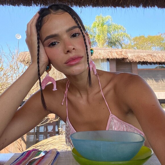 Bruna Marquezine lamentou que sempre dava entrevistas sobre seu trabalho, mas o foco era sua vida amorosa