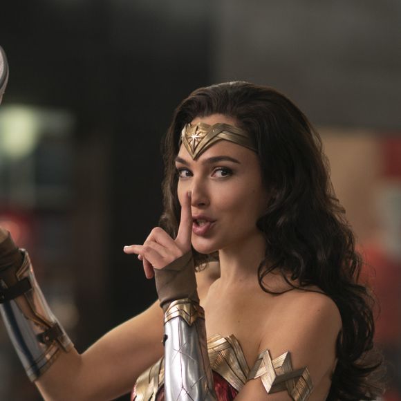 'Mulher Maravilha 1984' tem Gal Gadot em cenas poderosas de ação