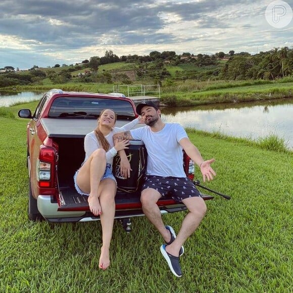 Maiara e Fernando Zor curtiram o fim de semana a dois na fazenda do cantor