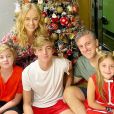 Angelica e Luciano Huck com os filhos em foto de Natal. Veja como foi a noite de 24 de dezembro dos famosos!