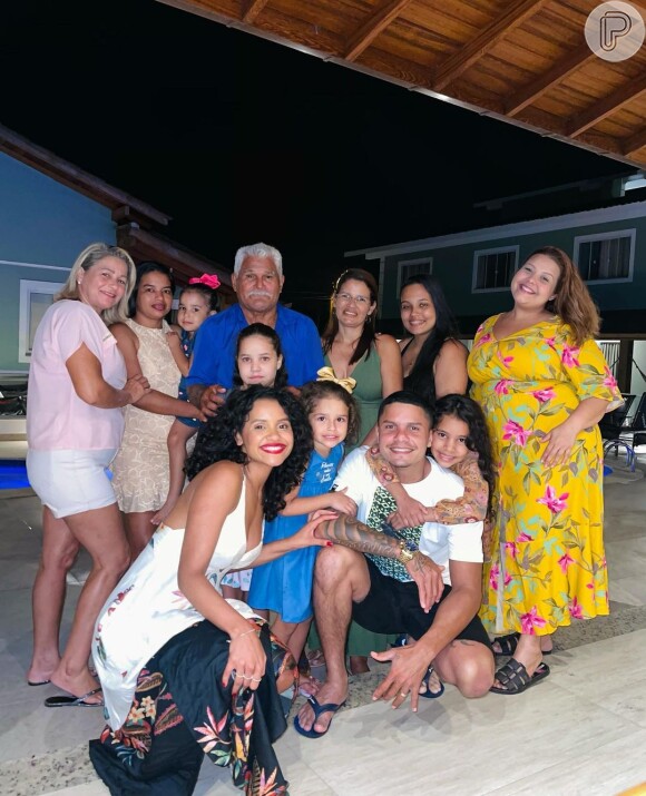 Gleici Damasceno reuniu parte da família na Praia do Rosa, em Santa Catarina