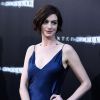 Anne Hathaway marcou presença na première do filme 'Interestelar', em Hollywood