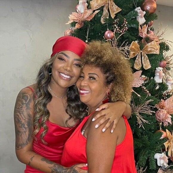 Ludmilla faz foto fofa com a avó no Natal 2020