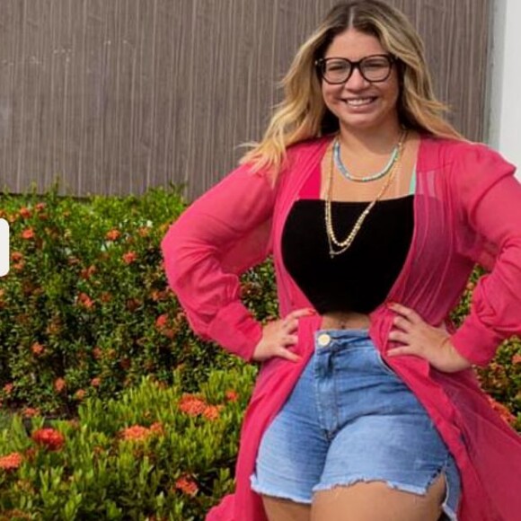 Marília Mendonça deixou a barriga de fora e recebeu muitos elogios na web