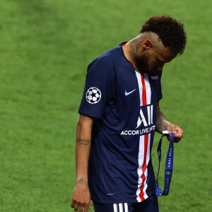 Neymar foi criticado na web por suposta festa para 150 pessoas no Réveillon