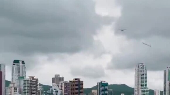 Vídeo: Maiara ganha surpresa em avião do namorado, Fernando Zor