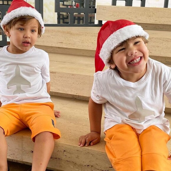 Andressa Suita vestiu os filhos, Gabriel e Samuel, e eles chamaram atenção pela semelhança