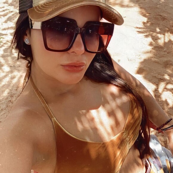 Dupla de Maiara, Maraisa usa top e exibe barriga seca em look