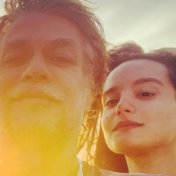 Fabio Assunção curte passeio em praia com a mulher, Ana Verena