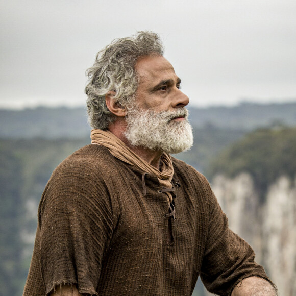 Noé (Oscar Magrini) é o marido de Naamá (Cássia Linhares) e que acaba escolhido por Deus para salvar a Humanidade construindo uma arca, na novela 'Gênesis'