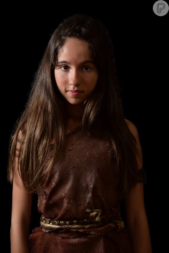 Zohar (Joana Leite) também é filha de Adão (Carlo Porto) e Eva (Juliana Boller), na novela 'Gênesis'