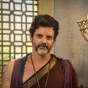 Naor (Jorge Pontual) é filho de Terá (Angelo Paes Leme) na novela 'Gênesis'