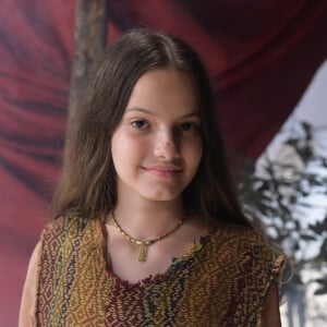 Na novela 'Gênesis', Debra é vivida por Laura Svacina quando criança
