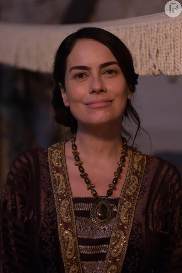 Na novela 'Gênesis', Quetura (Adriana Prado) é a segunda mulher de Abraão (Zé Carlos Machado)
