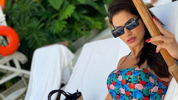 Andressa Suita aposta em maiô cavado para curtir piscina de hotel de luxo no Rio. Fotos!