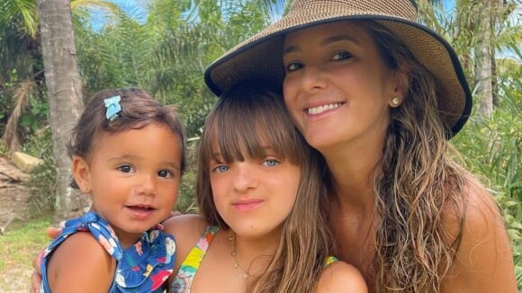De biquíni, Ticiane Pinheiro posa com filhas, Rafaella Justus e Manuella: 'Princesinhas'