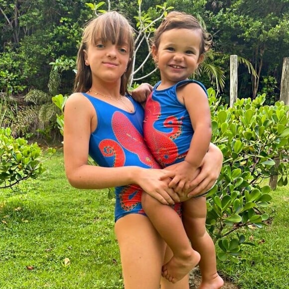 Filhas de Ticiane Pinheiro, Rafaella Justus e Manuella combinam look em foto