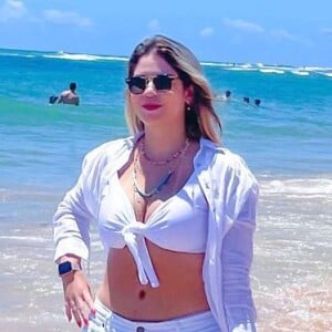 Marília Mendonça desfilou peças trendy durante férias na Bahia