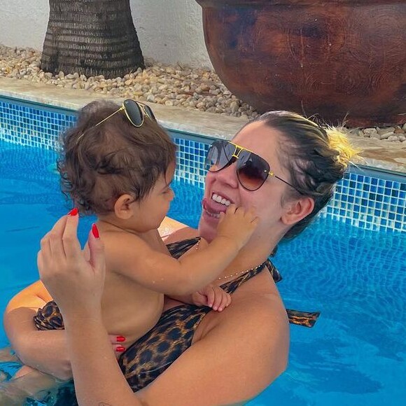 Marília Mendonça é mãe coruja do pequeno, Leo, 1 ano