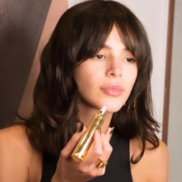 Bruna Marquezine investe em técnica que rejuvenesce e deixa lábios com efeito glossy