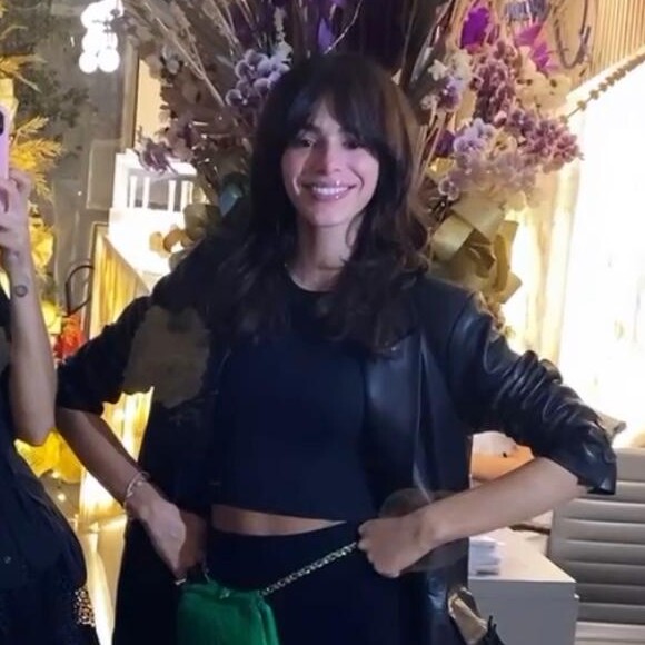 Bruna Marquezine exibe lábios mais iluminados após deixar clínica