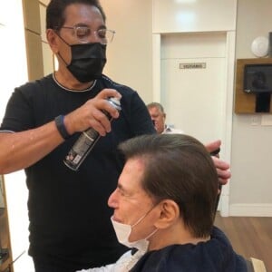 Cabelo novo: Silvio Santos tem novo visual postado por cabeleireiro na web