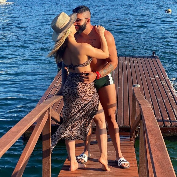 Gusttavo Lima foi flagrado com Andressa Suita em Angra dos Reis