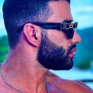 Gusttavo Lima posou em barco e web citou sua ex-mulher: 'Foto da Andressa Suita'