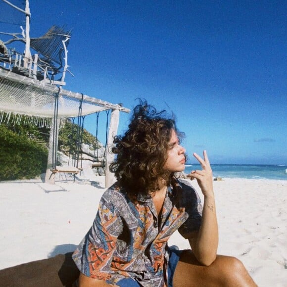 João Figueiredo mostrou detalhes da praia no resort em foto no Instagram