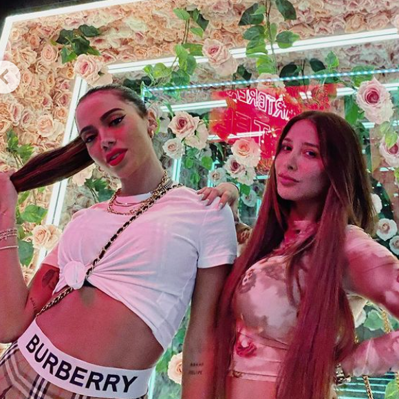 Anitta usou calcinha modelo hot pants da casa de moda britânica Burberry em Miami