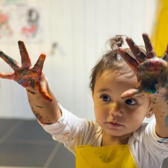 Filha de Ticiane Pinheiro e Cesar Tralli, Manuella se divertiu em festa para as bonecas