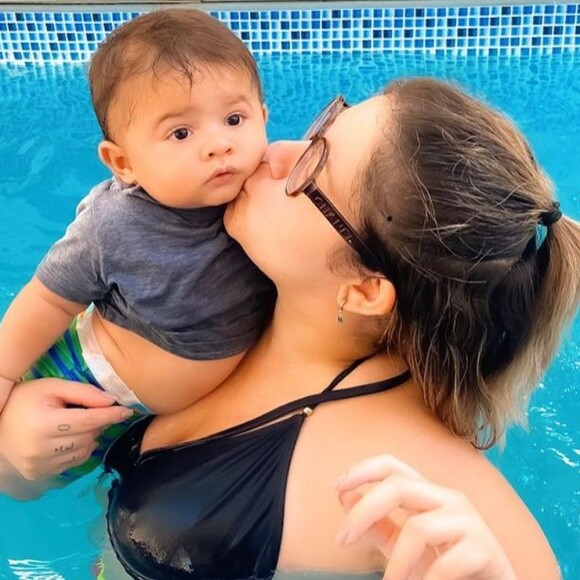 Marília Mendonça encantou a web ao mostrar um momento de intimidade com o filho, Léo