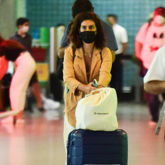 Fernanda Paes Leme é fotografada em aeroporto de Congonhas, em São Paulo, neste domingo, 31 de janeiro de 2020