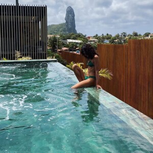 Bruna Marquezine está curtindo uma temporada em Fernando de Noronha