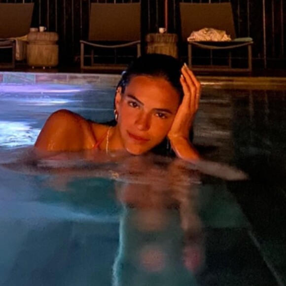 Bruna Marquezine está hospedada na nova pousada de Bruno Gagliasso