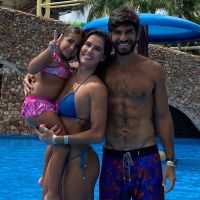 Deborah Secco valoriza conexão com a filha, Maria Flor, em viagem: 'Nas férias, sou só dela'