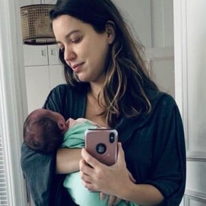 Nathalia Dill encanta em nova foto com a filha