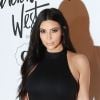 Kendall Jenner usou microbiquini da grife da irmã Kim Kardashian