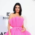 Kendall Jenner postou fotos de microbiquíni em ensaio para o Valentine's Day