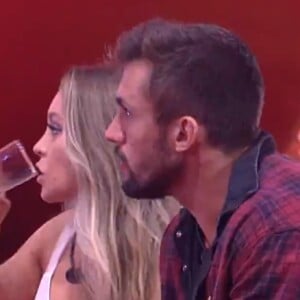 'BBB 21': Carla Diaz e Arthur tiveram DR. 'Gerava uma expectativa e também não acontecia, sei lá', disse a atriz