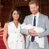 Meghan Markle e príncipe Harry anunciam gravidez da atriz