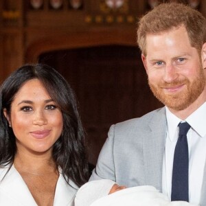 Meghan Markle e príncipe Harry anunciam gravidez da atriz