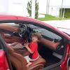 Veja foto do filho mais novo de Gusttavo Lima brincando na Ferrari