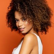 Cabelo cacheado perfeito! Veja cuidados para nutrir, ativar e definir os cachos