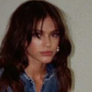 Bruna Marquezine solta voz em clipe e é tietada por Ivete e mais famosos: 'Quero dueto'