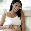 Estrias podem surgir durante a gravidez no corpo feminino